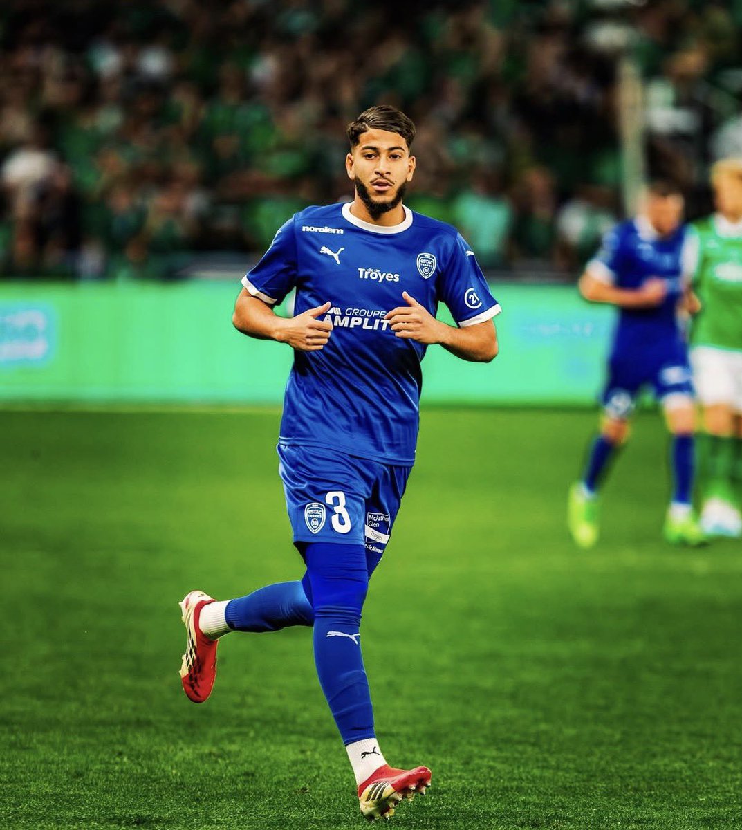 Squadra213's tweet photo. 🚨OFFICIEL : ANIS OUZENADJI 𝗢𝗣𝗧𝗘 POUR L’ÉQUIPE NATIONALE U23 ! 🇫🇷🔄🇩🇿

Ex-international U19 français. https://t.co/8awBmcImzt