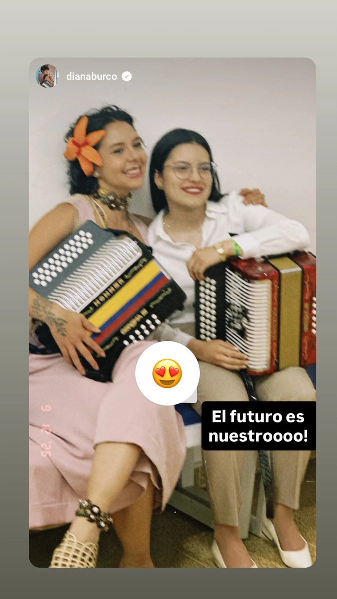 JuliVC31's tweet photo. Cumplí un sueño!!!
Conocerla a ella, apreciar su talento en vivo y compartir tarima 🥹💙 https://t.co/lRiEefeAMa