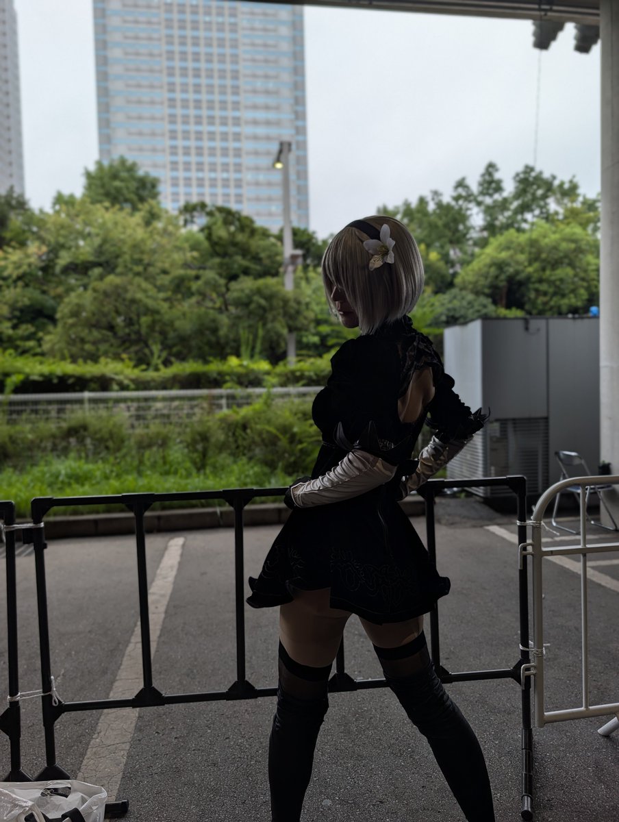 TeaK323's tweet photo. 初コスプレコーナーで素敵な2Bが
1人？1体？

@hiro_YoRHa https://t.co/q0AAm7yxoU
