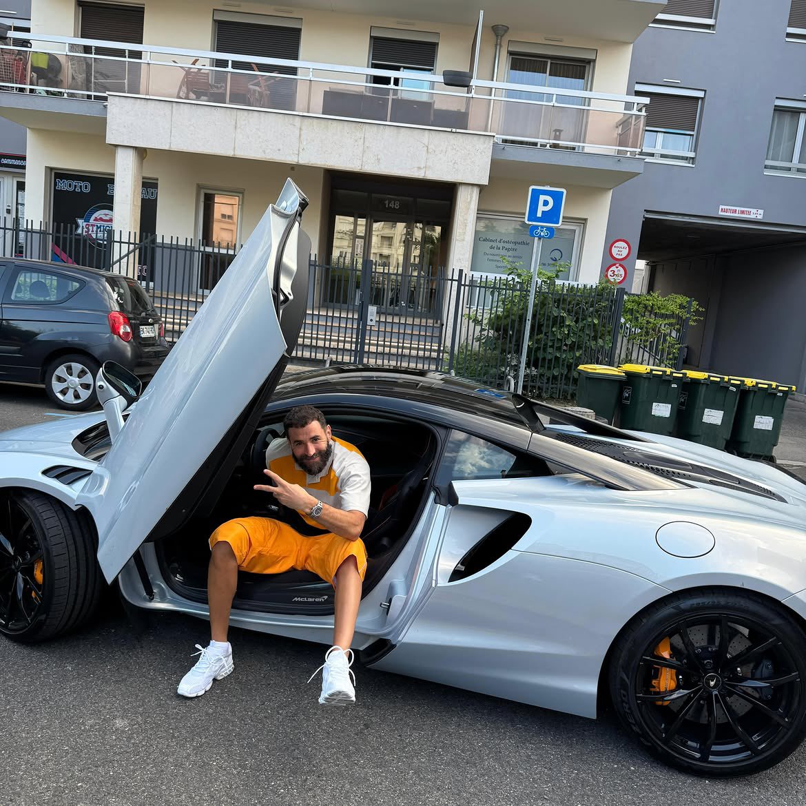 Benzema's tweet photo. Mood 69500 ☄️ https://t.co/dujpZxVPJ8