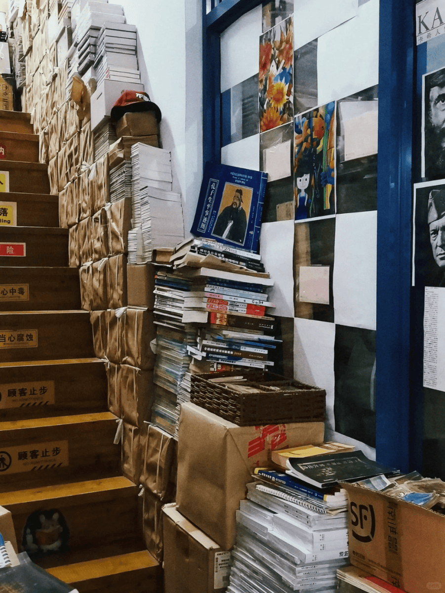 KacieDewin3k8q's tweet photo. Ordené mis viejos libros y encontré notas de mis viajes! Menos cosas, más recuerdos https://t.co/XWFdfK2A1b