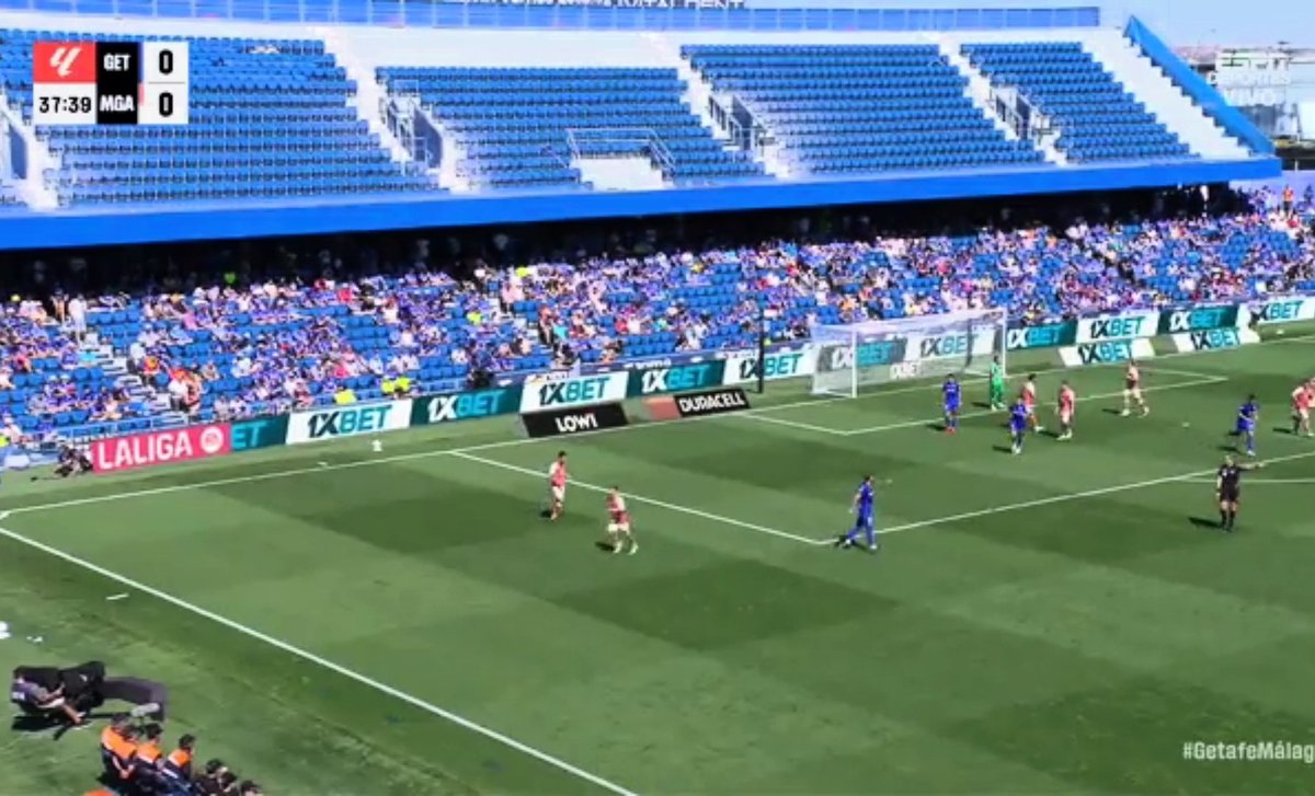 FerSql's tweet photo. @MalagaCF @famadesa_ Que alguien me explique lo de Getafe, 10 años en primera con la afición del Mortadelo, gran mérito de plantilla, entrenador y directiva. El Málaga da vergüenza ajena este año, no sé qué pensar ya. https://t.co/XWkviI1Kwi