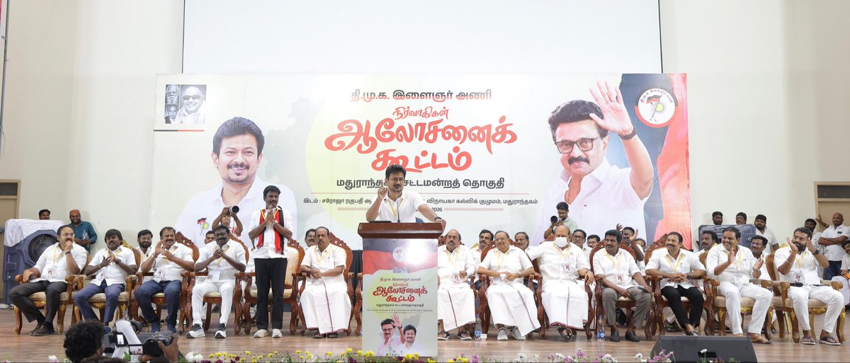 Udhaystalin's tweet photo. கழகத்தலைவர் @mkstalin அவர்களின் வழிகாட்டுதலின்படி, மதுராந்தகம் சட்டமன்ற தொகுதிக்கு உட்பட்ட, மாவட்ட - ஒன்றிய - நகர - பகுதி - பேரூர் - வட்டம் - கிளை - பாக இளைஞரணி நிர்வாகிகளுக்கான ஆலோசனைக் கூட்டத்தில் இன்று கலந்து கொண்டோம்.
#SofaModel ஆளுங்கட்சியின் குதிரை பேர அரசியலால் திணிக்கப்பட்டுள்ள மதுராந்தகம் இடைத்தேர்தலில் கழக வேட்பாளர் அன்பு சகோதரர் பரந்தாமன் அவர்களை வெற்றி பெற செய்திட அயராது உழைக்க வேண்டும் உரையாற்றினோம்.
சட்டம் ஒழுங்கு சீர்கேடு - மின்வெட்டு - விலைவாசி உயர்வு என அனைத்து வகையிலும் தமிழ்நாட்டு மக்களை வதைக்கும் #Dummy முதலமைச்சருக்கு இந்த இடைத்தேர்தலில் மக்கள் ஆதரவோடு பாடம் புகட்டும் வகையில் தேர்தல் பணிகளை அமைத்துக்கொள்வோம் என ஆலோசனைகளை வழங்கினோம்.
@evvelu @regupathymla @thamoanbarasan #GSundar @gselvam_mp @Joel_Dmk @AbdulmalikDmk @Prabhugajendran @ilaiyadmk @GprMadurai