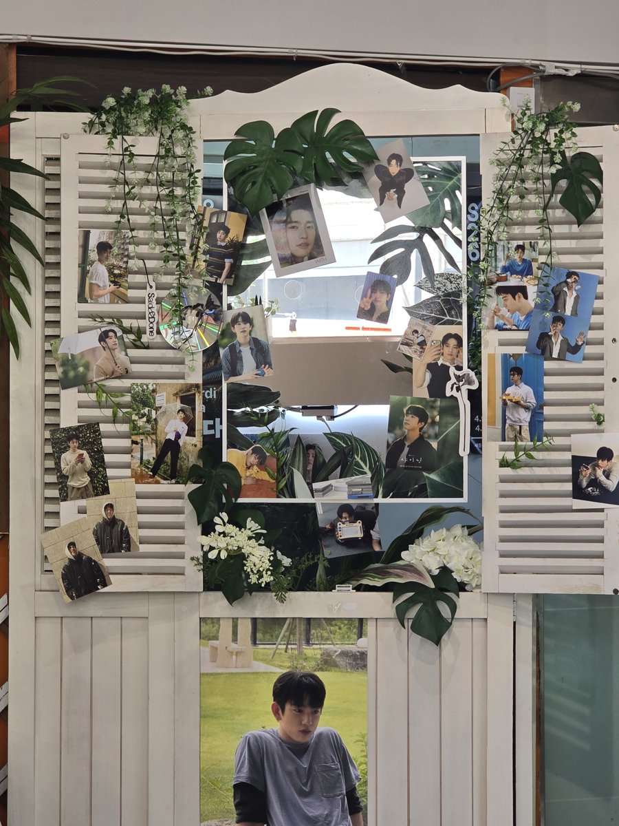 hye_49's tweet photo. 꽃도 공간도 진영이도 예뻤다.....💕
#JFlowerClub
#진영생일카페 https://t.co/URm19tupb6