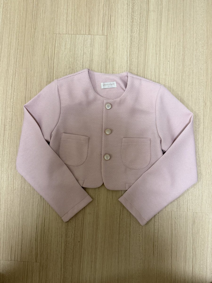 y_yuwarin's tweet photo. 🎀 ป้าย withmoment
แจ็กเก็ตแขนยาวสีชมพูละมุนมากกก 🌷
ทรงครอปน่ารัก

💗 ราคา 200.- รวมส่ง
📌 อก 37 l ยาว 16 l ไหล่ 14 l ความยาวแขน 22 นิ้ว  
 📱สนใจทัก DM ขอดูรูปเพิ่มเติมได้นะคะ
#ส่งต่อเสื้อผ้า  #เสื้อผ้ามือสองสภาพดี #เสื้อแฟชั่น #โล๊ะตู้เสื้อผ้า #โล๊ะตู้ #โล๊ะของ #ปล่อยเสื้อผ้า https://t.co/4kuOqYRTDJ