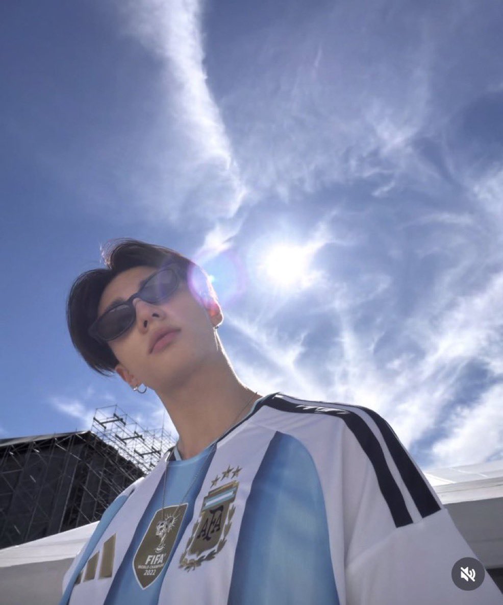hyunjinontoppp's tweet photo. encima en su dump subio una foto con jeongin 😭 he said puto y argentino https://t.co/mUTIIy9NRy