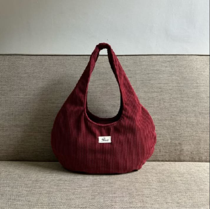 febbyieay's tweet photo. oh i love this adorable hobo bag...🥺🤍 https://t.co/PdcB8LpKb2