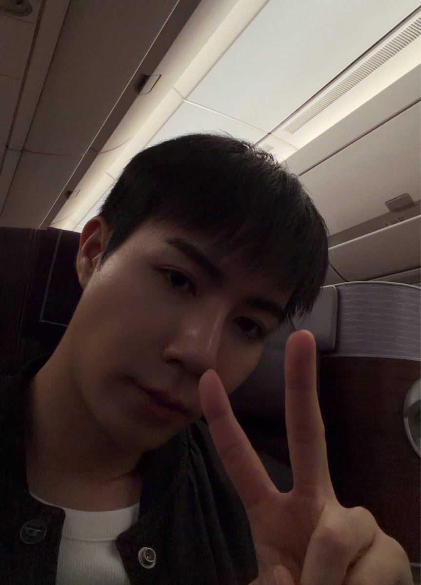 tinycloud18's tweet photo. พี่ซีสู้ ๆๆๆ ส่งกำลังใจให้ค้าบบ เดินทางปลอดภัยน้าา 🛫

/ ว่าแต่ทำมัยผมดูสั้นลง 🤔 /

ZEE PRUK GO TO MILAN
#ZEEPRUKDIESEL
#DieselSS27

@zee_pruk #ZeePruk https://t.co/FzDdLf43xF