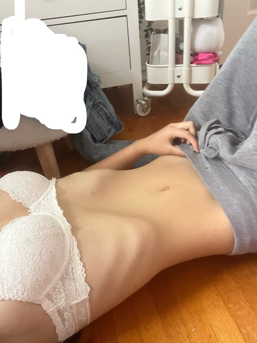 tzulatte's tweet photo. hai bc what bmi do i look 😣😣😣 https://t.co/8GNDH9qZCe