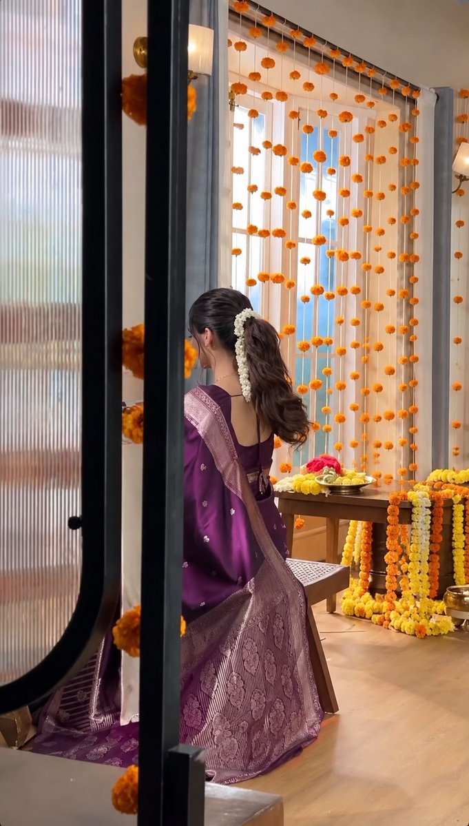 purplelilac_00's tweet photo. She's so ‘meri biwi’ coded 😚 https://t.co/pWltGF5Xkm