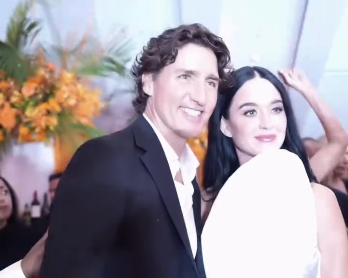 seven77kitty's tweet photo. sry but I genuinely can’t help imagining what she’d look like getting married😭 She’d be the most gorgeous stunning beautiful bride in the world in a white wedding dress I’m emotional https://t.co/YEL3JAqUdn