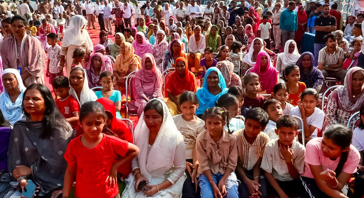 NayabSainiBJP's tweet photo. गाँव अंटेहड़ी, लाडवा विधानसभा में मिले आत्मीय स्वागत, स्नेह और अपनत्व से मन अभिभूत हुआ। ग्रामीणों का यह विश्वास और आशीर्वाद सदैव जनसेवा के लिए प्रेरित करता है।

इस अवसर पर ग्रामीणों से संवाद कर उनके सुख-दुःख और स्थानीय समस्याओं को जाना। आमजन की चिंताओं के समाधान को प्राथमिकता देते हुए संबंधित अधिकारियों को आवश्यक दिशा-निर्देश दिए।