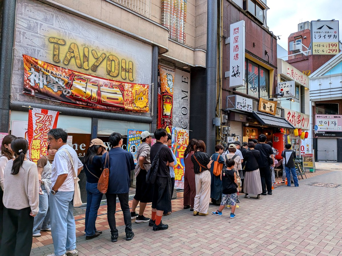 kaznolly_cc2's tweet photo. 【きょうの出来ごと】

―今日は昼から久留米に行ったんだ―

…麺志の行列を横目に一番街へ

スゴく凄いジオラマたくさん見て
お腹いっぱいになったんだ

帰宅したら爆睡してしまい今起きた
今ラーメン食べたい

今から長浜に向かおうかな…
久留米のラーメンとは違うけど💧

#9人のジオラマ展 https://t.co/TasmuVf7Ej