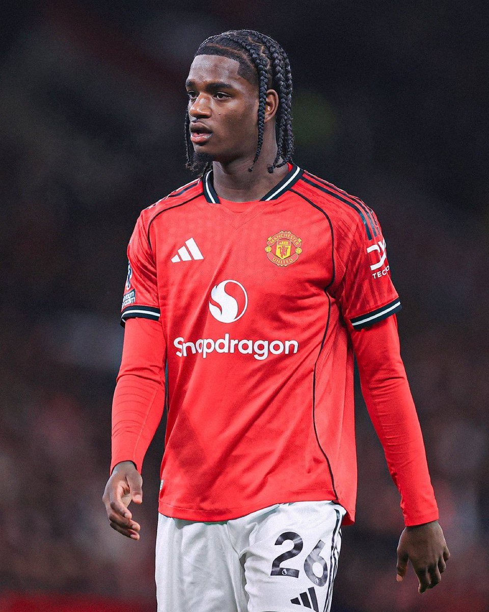 _utdjack_'s tweet photo. Ayden Heaven absent from the #MUFC squad. Intrigued to know if this is a performance exclusion or injury exclusion.

He has his jersey in the changing room so it has to be a non injury... https://t.co/jMdPtMSDxu