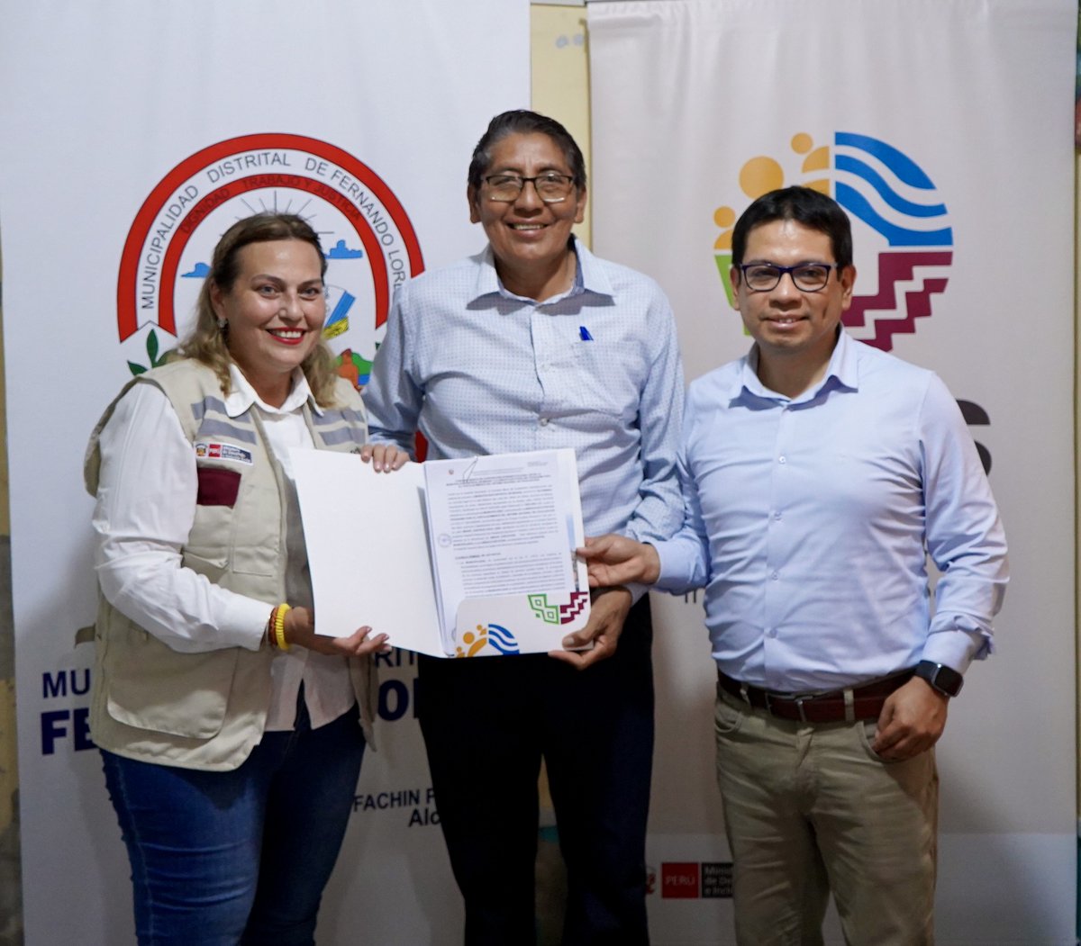 OFIS_midis's tweet photo. ���� ¿Qué significa esto? 👀 Que las Unidades Locales de Empadronamiento (ULE) de estos distritos tendrán más herramientas para hacer mejor su trabajo, con capacitaciones y nuevos equipos informáticos y mobiliario. https://t.co/GPbF50SOss
