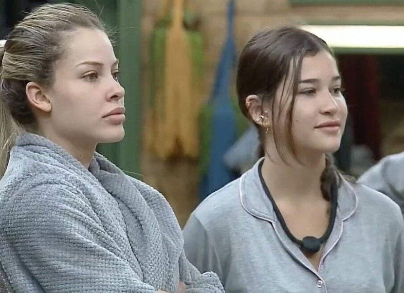 lavaiela_'s tweet photo. Sabe pq a AF17 foi icônica? Ela entregava naturalidade/verdade. Agora vem o Carelli e diz que a AF18 terá o elenco mais bonito, mas as mulheres ficam 100% do tempo montadas e produzidas. Assim fica fácil Carelli! Não pegou a visão da AF17 🫠 https://t.co/EbWfHyWpBp