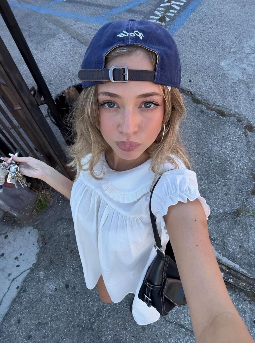 rubyredlovers's tweet photo. morning stroll https://t.co/PZk0ciZpnh