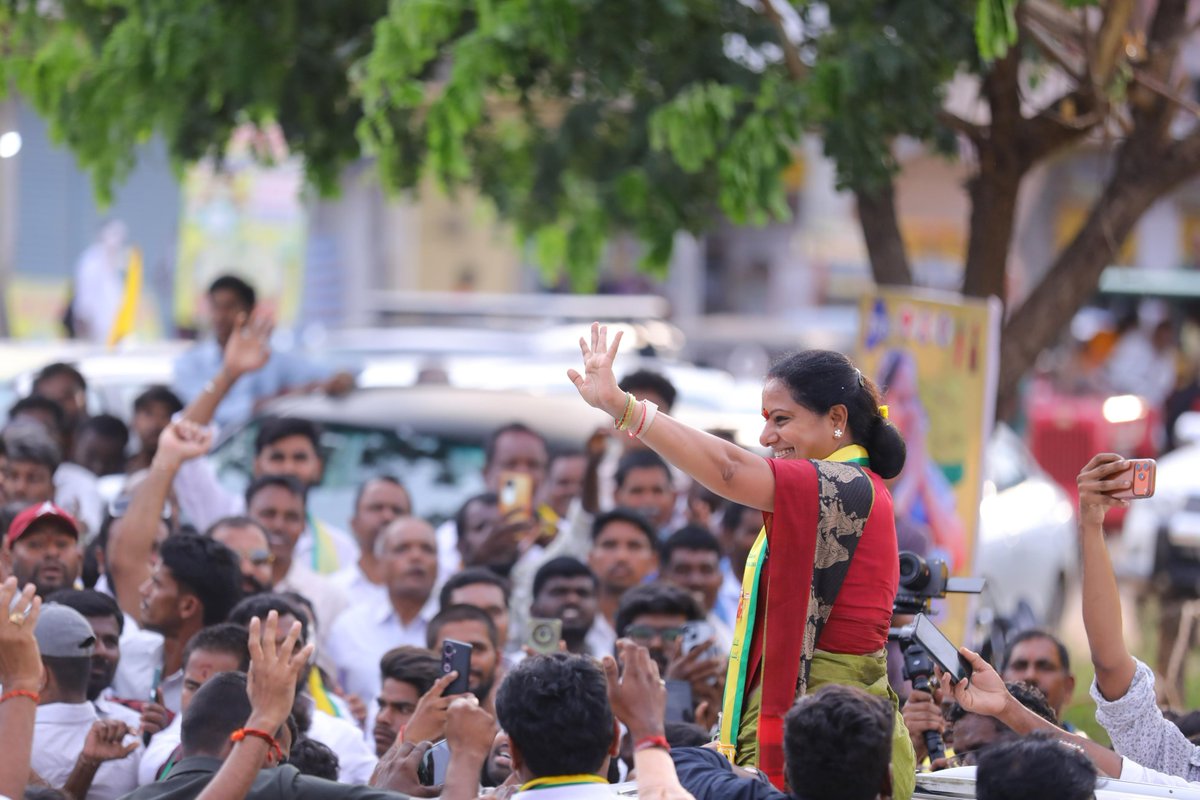 RaoKavitha's tweet photo. Deep gratitude to the incredible people of Kodangal for the overwhelming love you showered on @TRSparty_HQ during today's Panchajanya Sankalpa Sabha! 🙏✨ https://t.co/ZUB9ZQyFXF