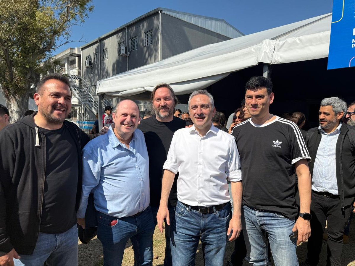 LauroGrande's tweet photo. Junto a miles de compañeros y compañeras de todas las provincias, vivimos el Plenario Federal del @movimientodaf . Con mucha militancia y amor por la Patria, se va construyendo la esperanza para el Pueblo argentino, con la conducción del compañero @Kicillofok 🇦🇷💙#DerechoAlfuturo https://t.co/K0ci5YrWfl