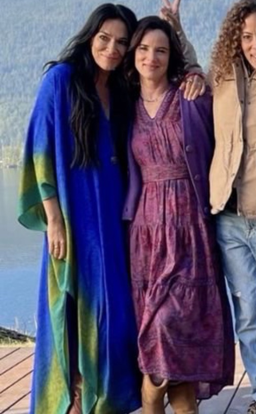 Javibloggrr's tweet photo. Your two moms that sell crystals on Etsy https://t.co/6ZV8sHWyho