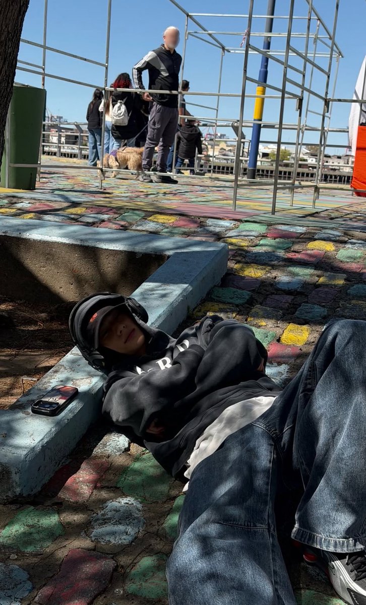 chlorinelix's tweet photo. Amo las fotos que subió HYUNJIN turisteando acá 😭 por favor tráiganlo de vuelta https://t.co/1XRQLsMpjQ
