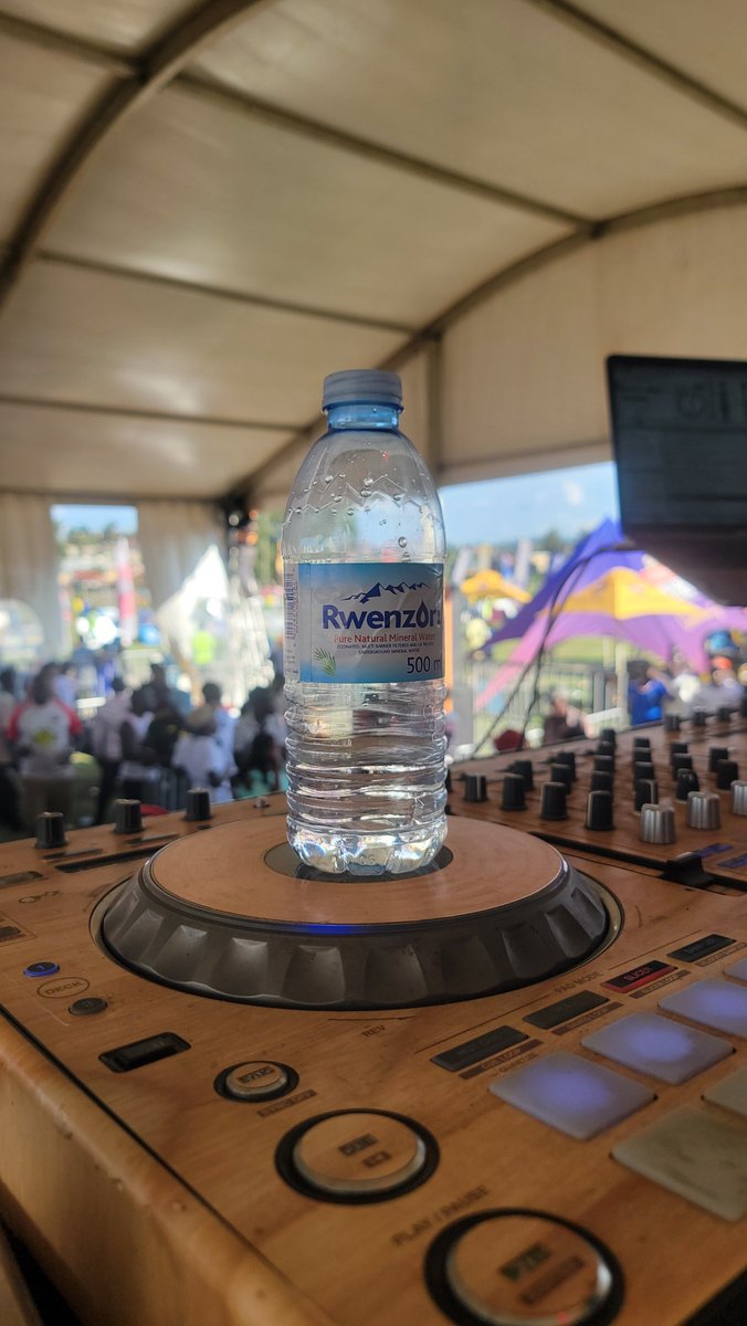 MbararaCorpClub's tweet photo. Refreshing with @RwenzoriUg from @CocaColaBevUg is a the real deal at the Corporate Outings. #RefreshWithRwenzori https://t.co/OOz9hw5Dk1