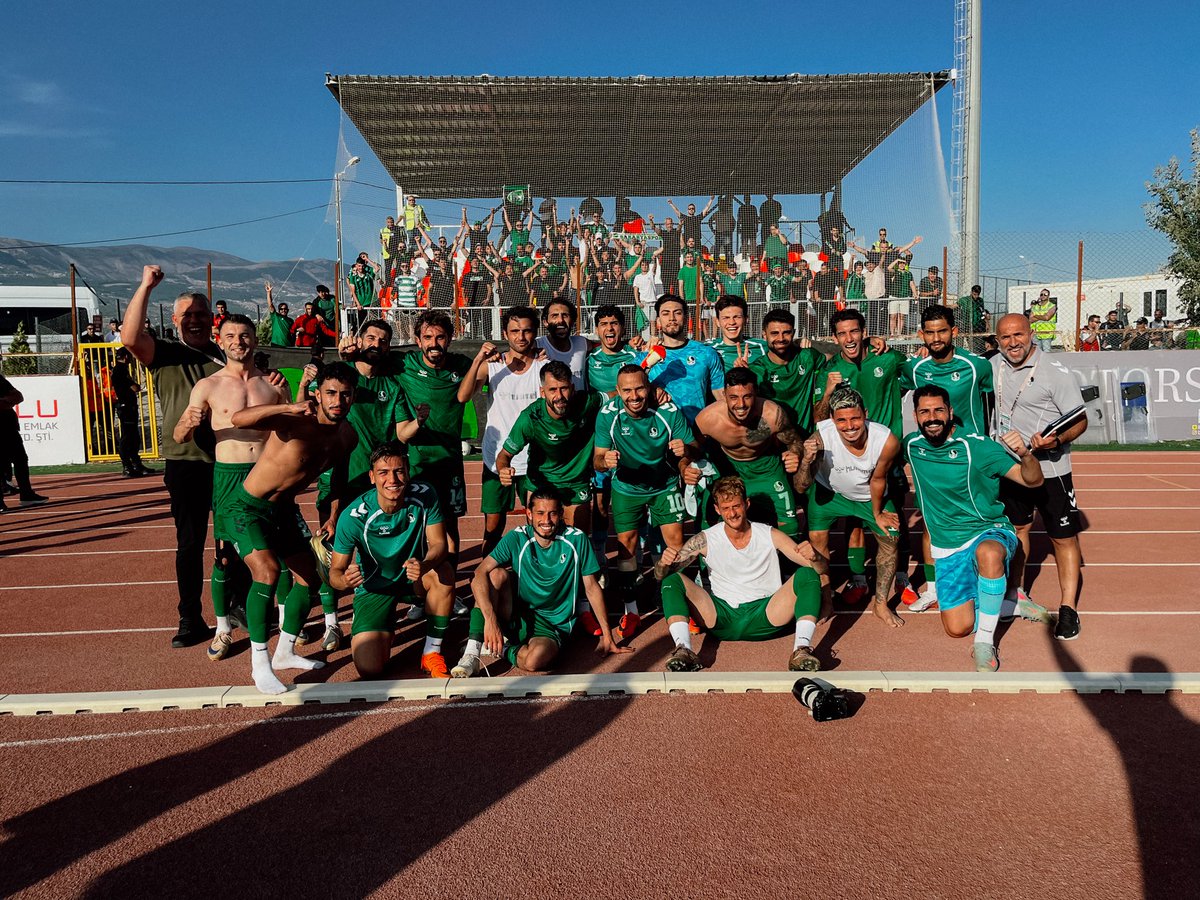 Sakaryaspor's tweet photo. 𝓑𝓲𝔃 𝓐𝓭𝓪𝓹𝓪𝔃𝓪𝓻𝓵ı𝔂ı𝔃! 💚🖤 https://t.co/PVY1Tf8ne3
