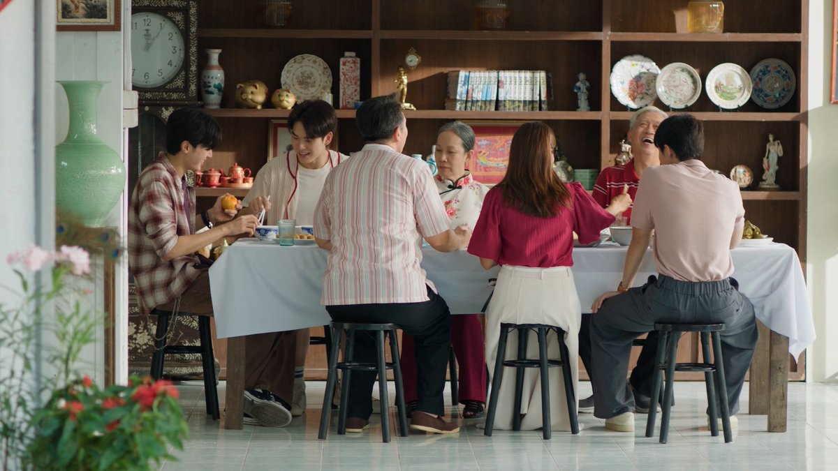 GMMTV's tweet photo. ตรุษจีนปีนี้บ้านซันอยู่กันพร้อมหน้าเลย + สมาชิกเพิ่มอีกหนึ่งคน 🥰
#MatchPointSeriesEP9

@wwwteshow06 @PKrittanun @arm_wc https://t.co/8runsX2idh