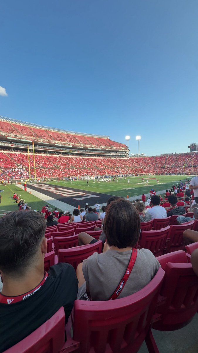 lockdowncbcj05's tweet photo. Had an amazing time at @LouisvilleFB  for a gameday visit!! The atmosphere was absolutely amazing. Really enjoyed my time in Louisville and can definitely see myself coming back in the future!!

#GoCards #true2029 @ChaseHeuke @BallHawkU @NCEC_Recruiting @BuckFitz @NatlPlaymkrsAca @PrepRedzoneAL @AL6AFootball @Alabama_Varsity @HallTechSports1 @YogSelect7v7 @Prewettperform @GoCards @CoachMaraJCCHS @TheCAVWAY @BSonnone @ULFBRecruiting @CoachNateUofL