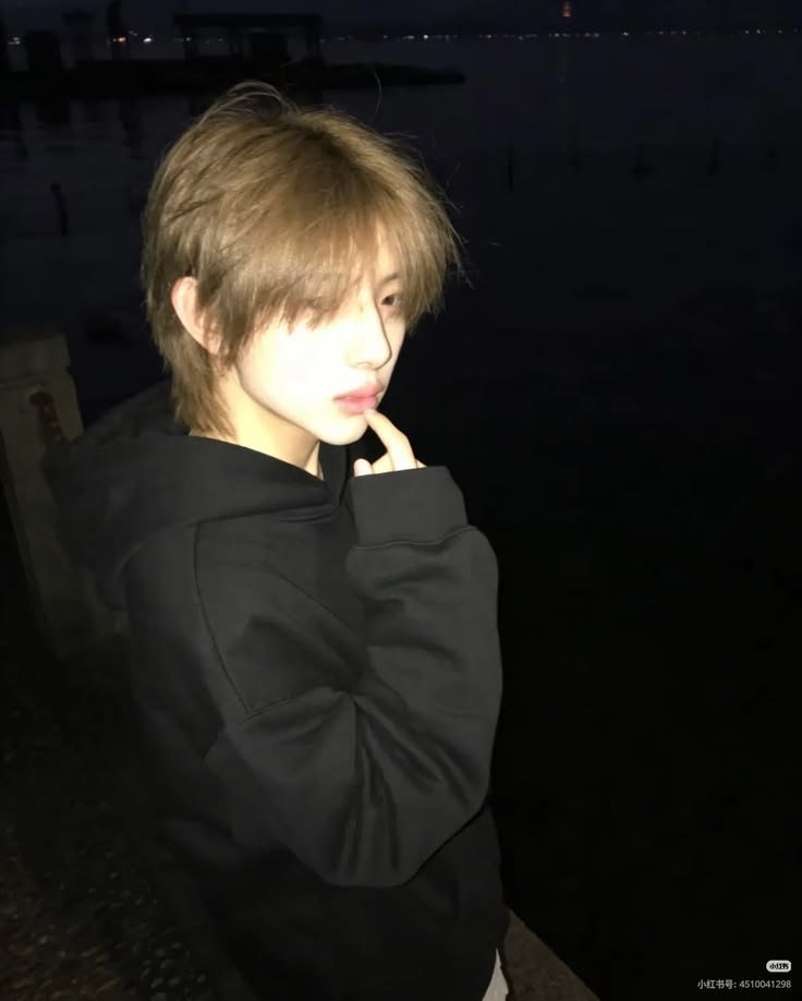 SnghoonParadise's tweet photo. @aeri_enha08 @h_evva_n Hello bbg https://t.co/axlAIVNLKz