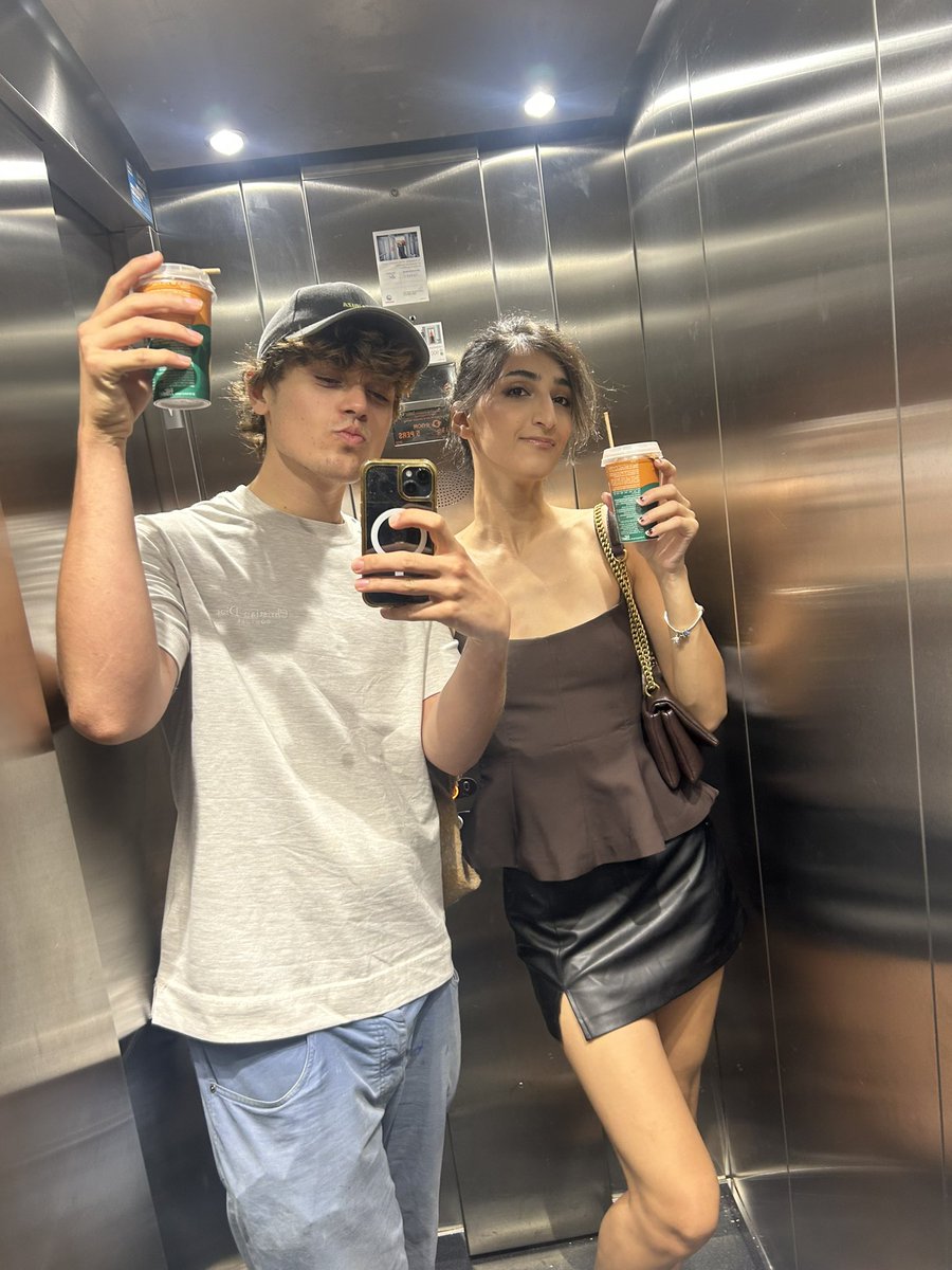 adrianthoenig_'s tweet photo. Babes babes https://t.co/OQmqBCsEo2