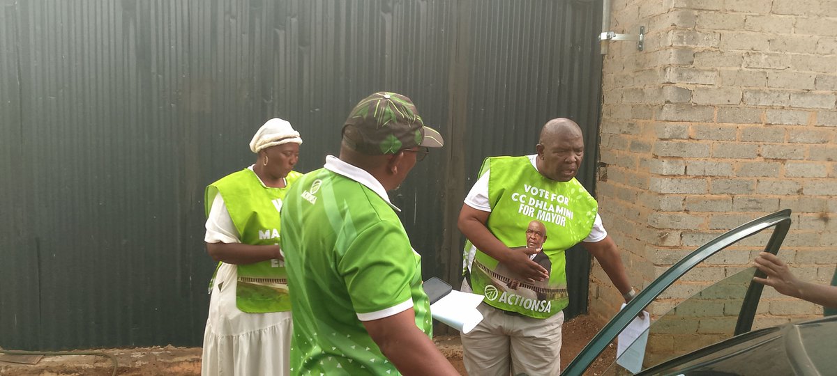 SedibengActions's tweet photo. Emfuleni ward 28 door to door  Rev Caleb Dhlamini Mayoral candidate joined by  @Funzi_Ngobeni and lerato Mokapi ward 28 councillor our intentions are clear we are bringing change to our people @ActionSA_GP @EvelynMondlana #voteactionsa 💚🤍 https://t.co/GXkjrzWjr8