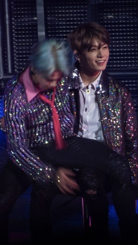 breadbts's tweet photo. not letting y'all forget one of the most iconic jikook moments in the entire history of jikook's existence https://t.co/FGH4YJs1zc