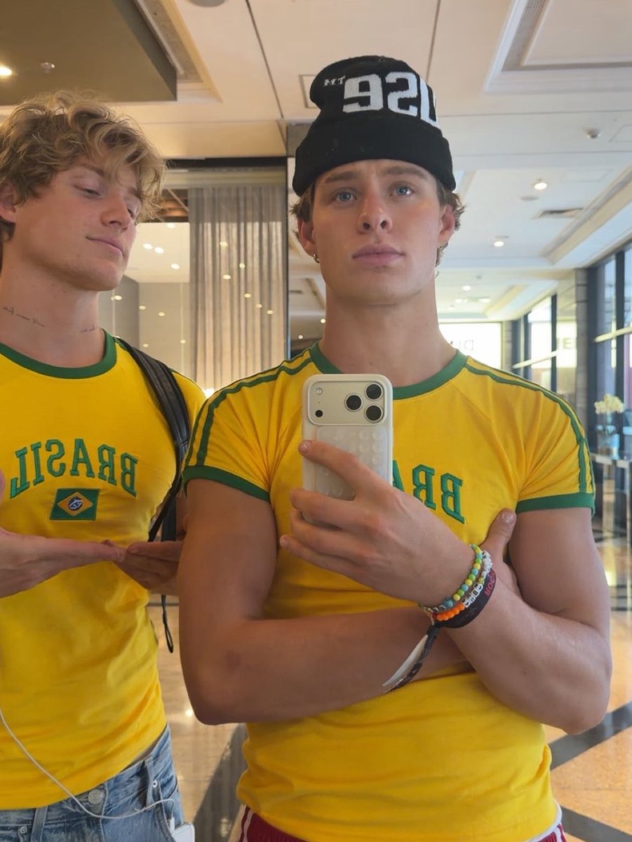 beeblsz's tweet photo. ABSURDAMENTE O DUO LANDON E BRADLEY

Não tem saúde mental que aguente, meus nenês lindos🥺❤️ https://t.co/XGff3B4sqT