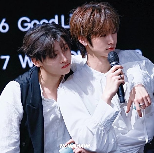 myanxinie's tweet photo. it’s sooo adorable how sw acts whiny around ax https://t.co/ulgUJMnMPm
