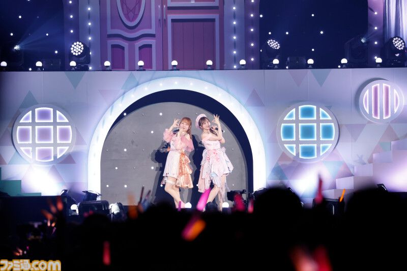 famitsu's tweet photo. 『アイマス ミリオンライブ！』14thライブDAY2このみ＆莉緒主演公演リポート。このみの、莉緒の物語を鮮やかに描くセットリスト。最後は誰もが予想しなかったサプライズが……
https://t.co/d76flxZ7Bv

まさかのダブルアンコールならぬ二次会という最初から最後までこのみ＆莉緒らしさ溢れる公演に。 https://t.co/6BFGz2IhIW