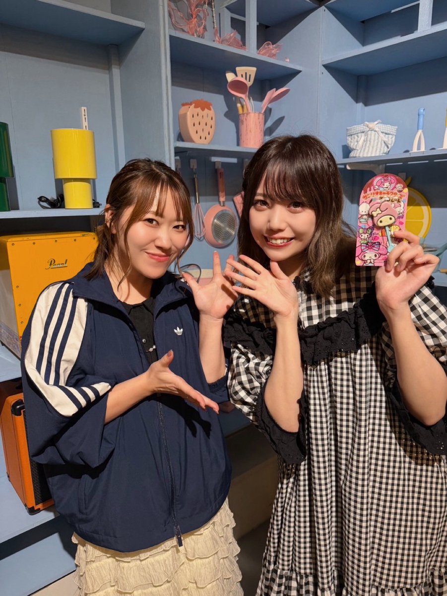 __cho__kurena's tweet photo. フリーライブありがとうございました！

智子さんとツーマン！本日は、アコースティックでお届けしました！

智子さんから可愛いチョコもらったの！ワンマンお疲れ様ってメッセージが🥰嬉しい♡

次回のライブは、池袋にて！

バンド編成です！

皆さんとコラボもあったり絶対素敵な時間にします！！待ってます⭐️