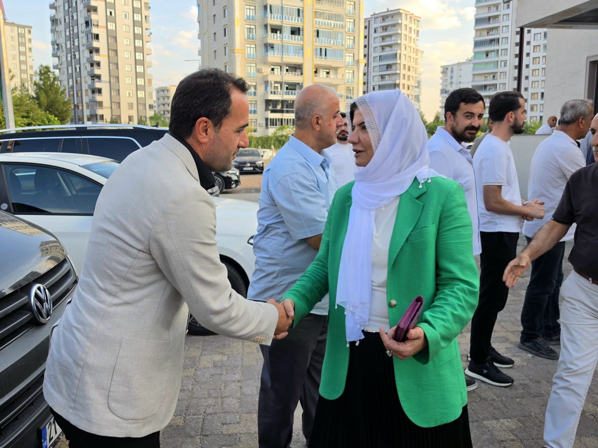 Kepoluasuna's tweet photo. 📍Çermikliler Taziye Evi

Kayapınar İlçe Başkanımız Sayın Serkan Kahraman’ın vefat eden kıymetli halasının taziyesinde bulunduk. 

Merhumeye Cenab-ı Allah’tan rahmet; kederli ailesine, yakınlarına ve tüm sevenlerine sabır ve başsağlığı diliyorum. 

Mekânı cennet olsun. https://t.co/OO34vfkvIv