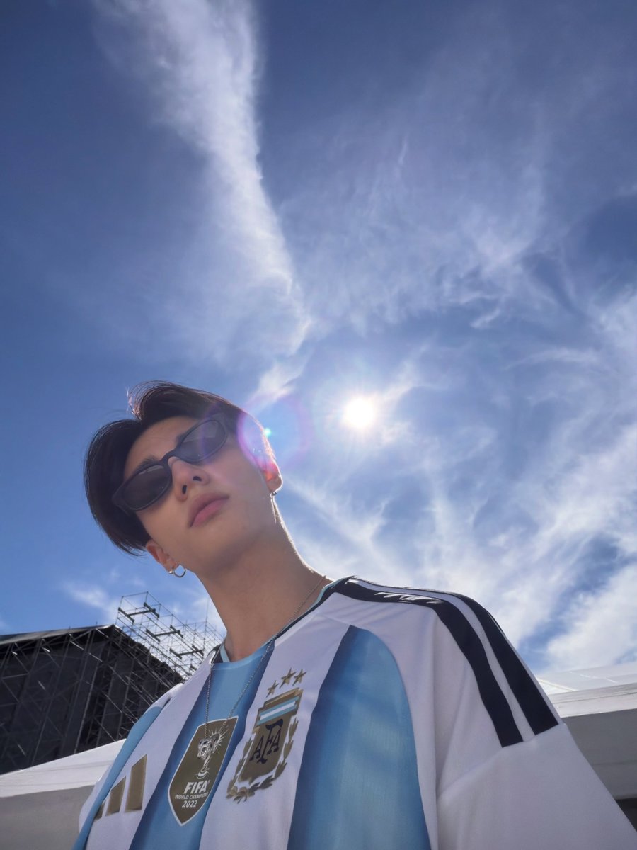 hsxchris's tweet photo. TE AMO HYUNJIN ARGENTO https://t.co/NjGx6xU0J0