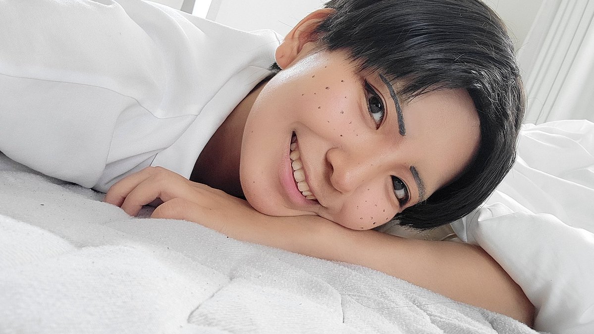 ri_cos0616's tweet photo. 進撃　Cosplay　

〝あ、起きた？〟 https://t.co/rb4UUGZw0b