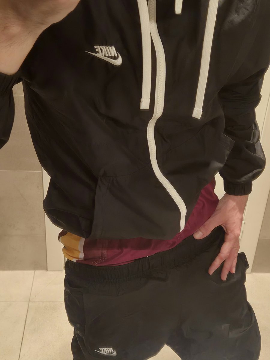 footynylon's tweet photo. Double nylon 😈 Nike tracksuit and footy shorts #footyshorts #nrlshorts #nylon #nylonfetish #niketracksuit https://t.co/RTKui223Qy