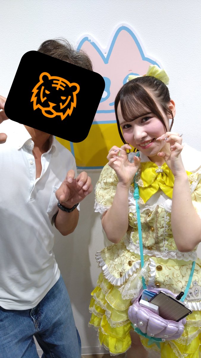 hmrevo's tweet photo. 特典会中ふと後ろを見たらなんか見覚えある人が？？？あっ、元🐯の人だーーーとなったのでチェキと新規写メを！マジで偶然の運命の出会いかな😉　🐯の時は確か撮ったことがないので多分これが初チェキ📸 https://t.co/hvZXdsMjrA