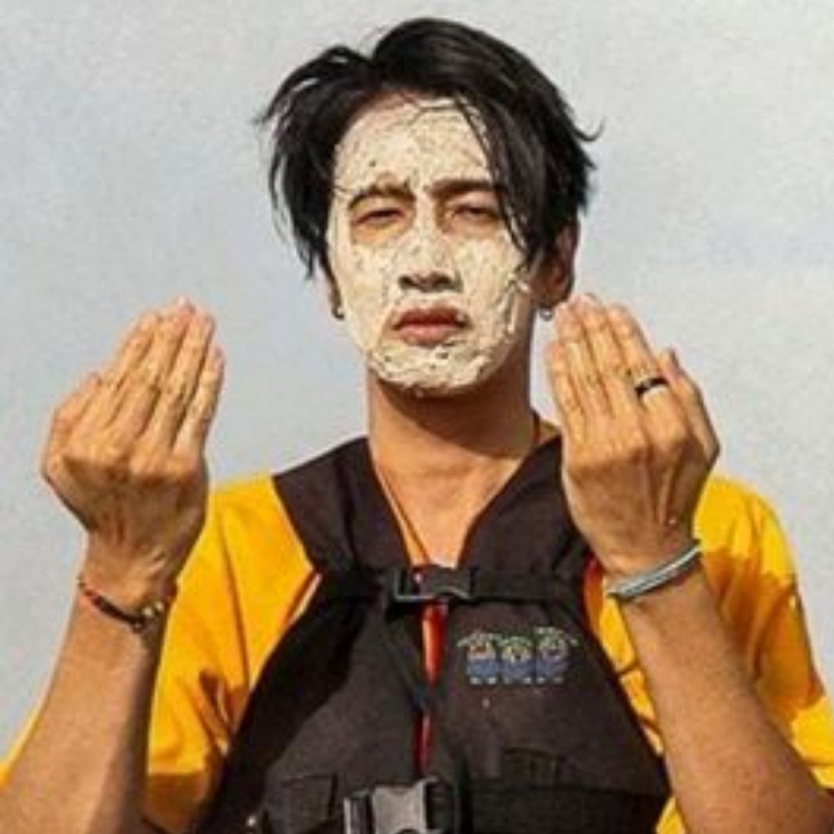 kwanngsoo's tweet photo. Someone can't change her pfp because of the limit. Let's all laugh at her, @LeeSunbinn ㅋㅋㅋ. https://t.co/Gwt6Ksxqrt