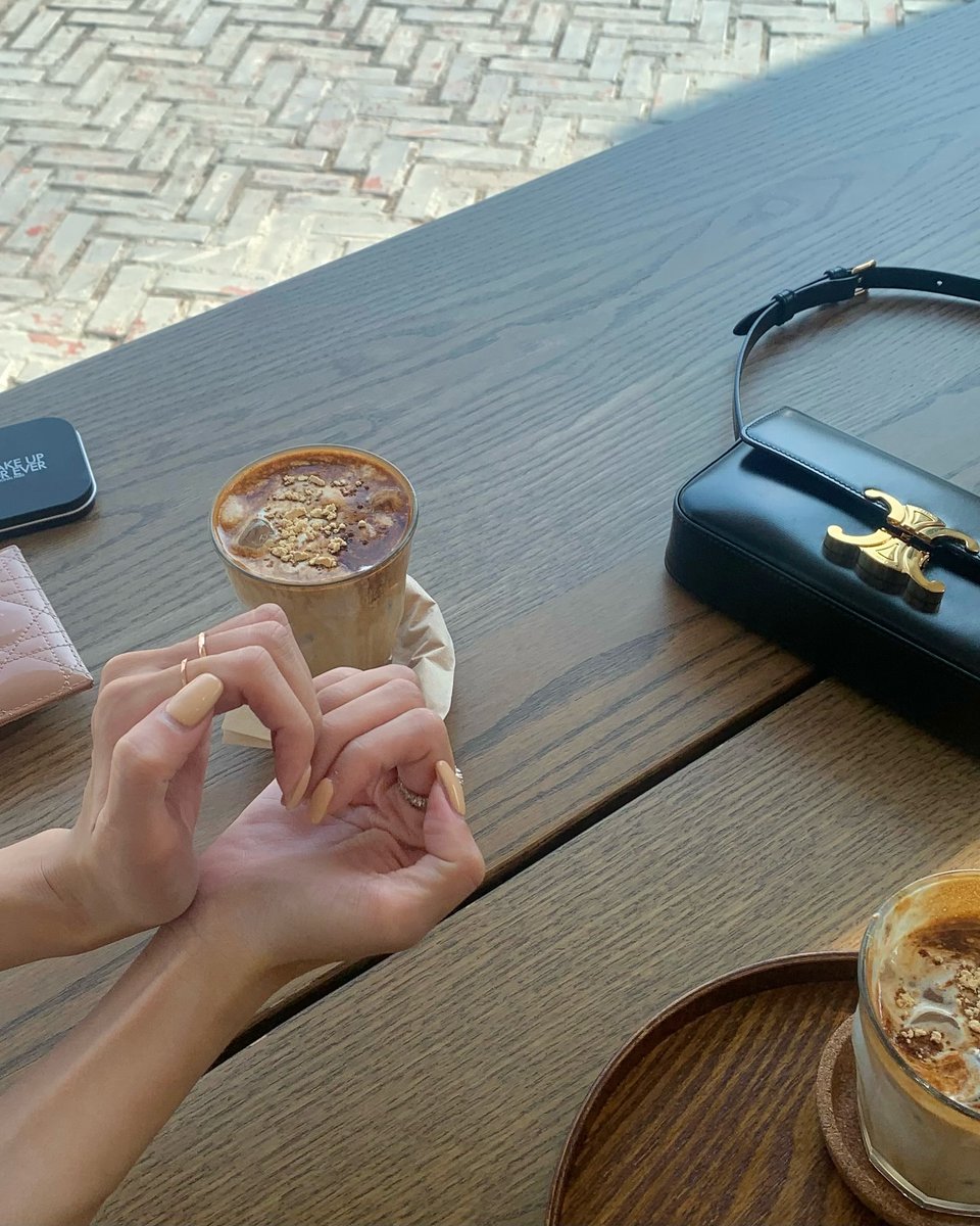 Fiukeuvivoporvc's tweet photo. Hey there! 🌞 Just wanted to say, you’ve got a spark in you—let it light up the path ahead. 🌻
tXukXg https://t.co/JZhXblYZlk