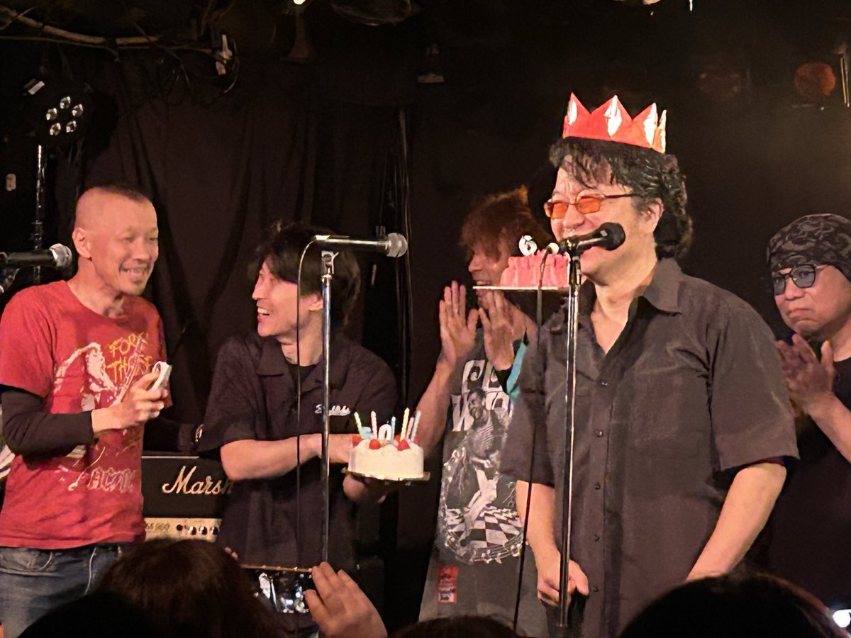 amazondadada's tweet photo. ノブさん還暦㊗️LIVEへ

愛に溢れる素晴らしいひととき
ノブさんのカッコ良さと愛らしさが溢れる
熱いステージでした

改めてお誕生日🎂🎊
おめでとうございます🍾

#ナカジマノブ
#happybirthday
#ドミンゴス
#theゆうたろうBAND
#枕本バンド
#TheWells
#DannieBGood
#無限放送47
#最鋭輝隊 https://t.co/ABDMmZxVFS