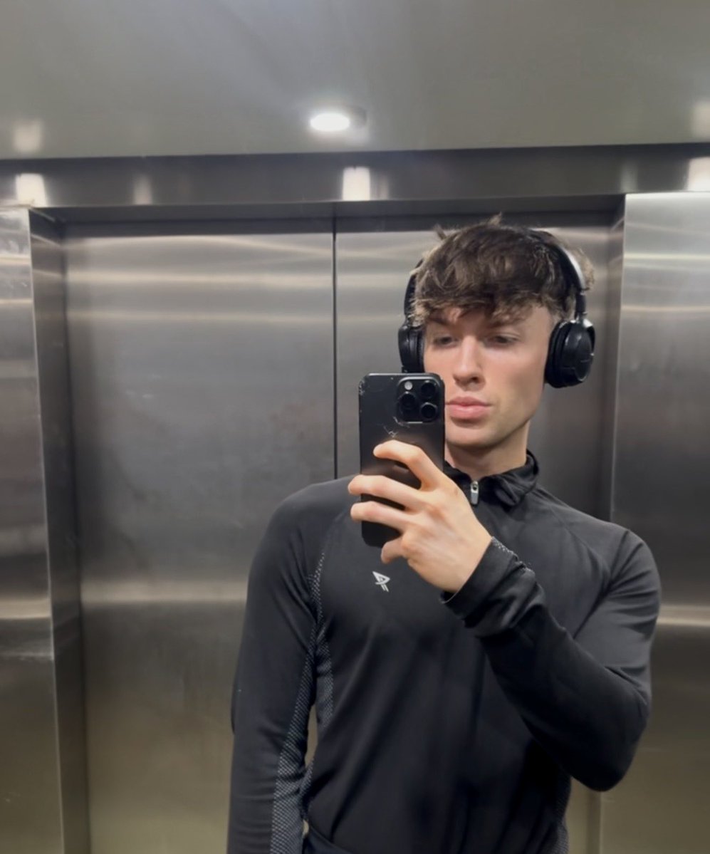 nxthsells's tweet photo. Who wants them 🦶 https://t.co/Yiz575HSqI