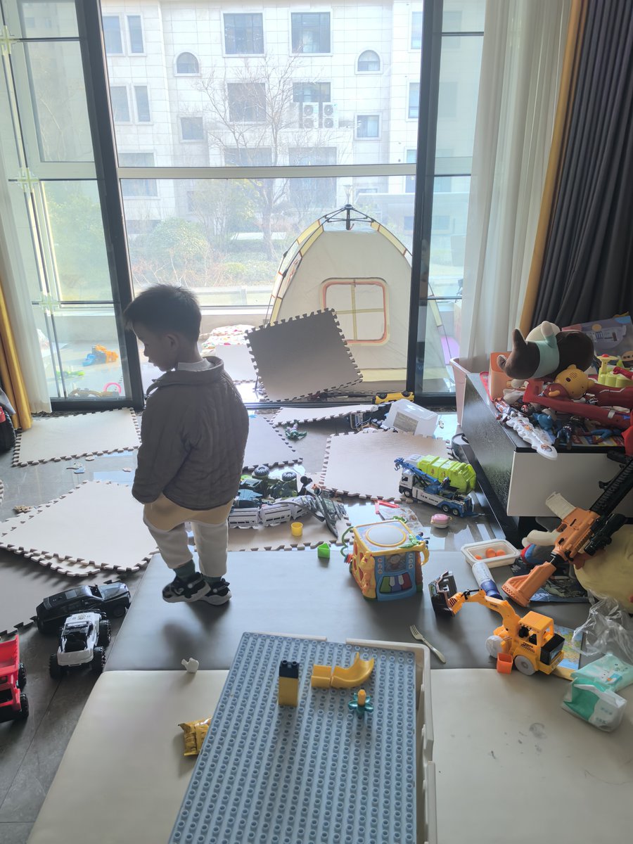 DominicNkuysq's tweet photo. Jugamos a construir un castillo con bloques hoy! Mi hijo me enseó su superpotencia de creatividad https://t.co/XT7xiC8dUJ