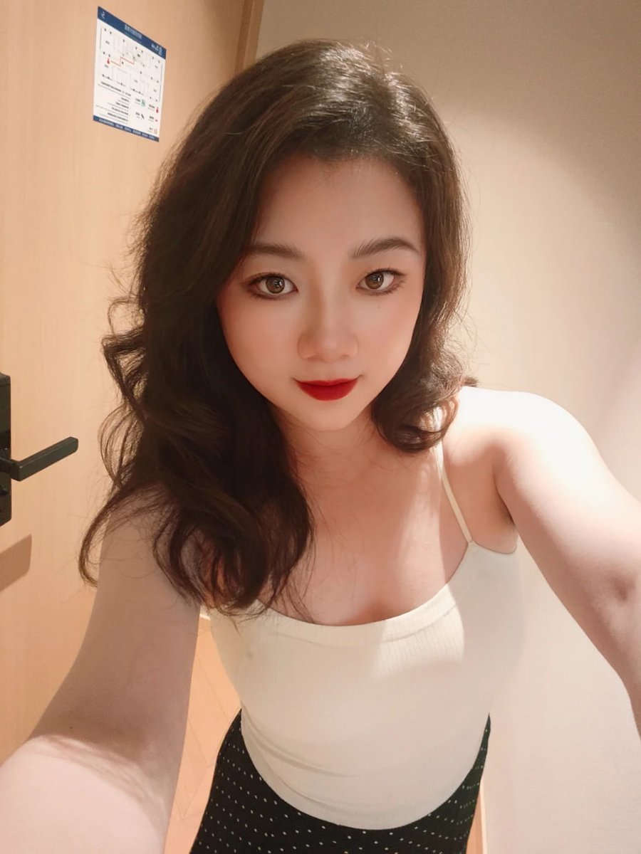 h0825bell's tweet photo. 说实话，我在排卵期的时候，那一阵儿瘾上来了感觉是个男的就行...... https://t.co/41bXQw3Whh