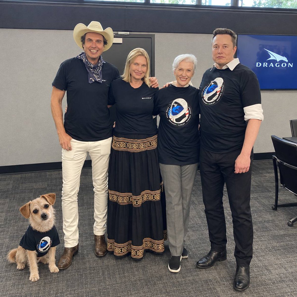 CaliTheFanpage's tweet photo. @mayemusk @kimbal @christianamusk @ToscaMusk Has kimbal ever met Cali? @mayemusk https://t.co/RJRVTVee5w