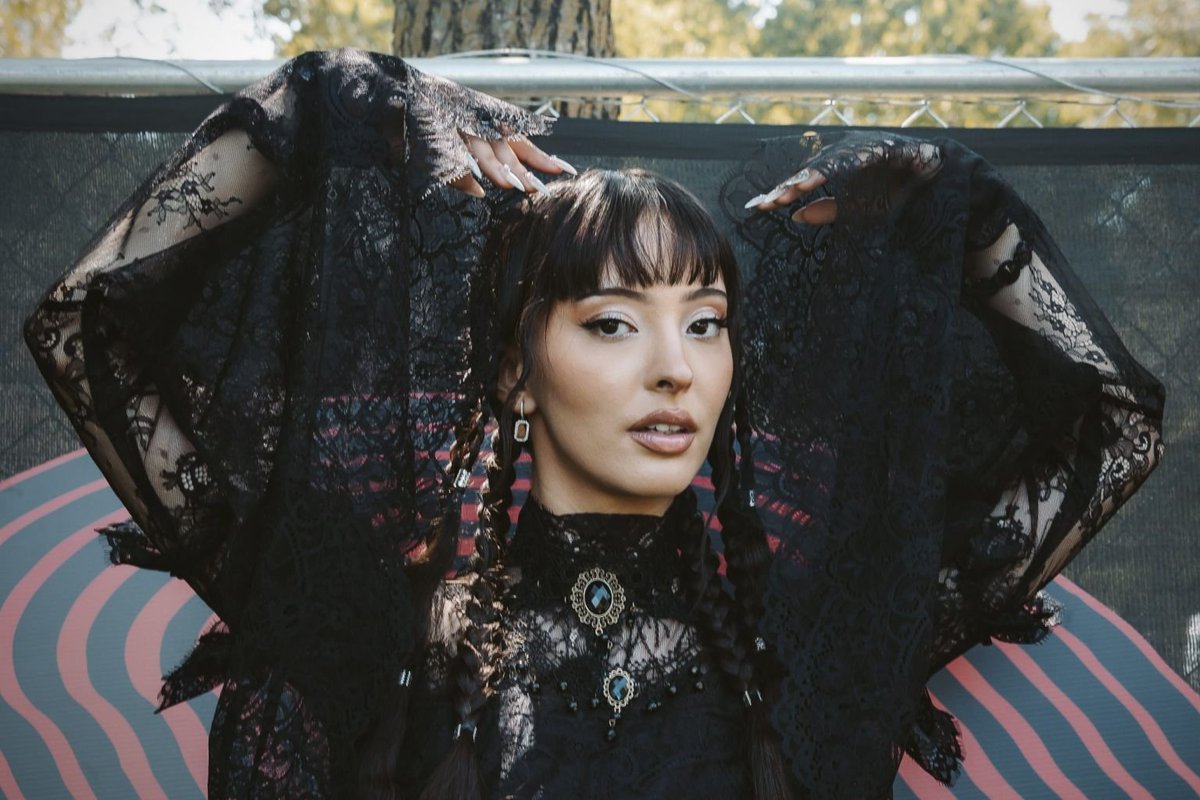 faouziafeeds's tweet photo. “These songs all have a feeling of ‘I think I finally made it to the other side. They’re a bittersweet ending because I don’t know if I’ve yet to experience an ending that’s entirely sweet. They were meant to act as a bridge to the next world” 

📸: @faouzia via Melodic Magazine https://t.co/LiCSemQD6U